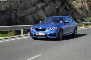 BMW-M235i-Estorilblau-2er-F22-Coupe-Estoril-Blue-01.jpg