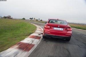 BMW-M235i-Wallpaper-Suedafrika-2er-Coupe-F22-Melbourne-Rot-53.jpg