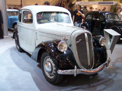 Škoda_Popular_OHV_type_912_-_front_(Techno_Classica_Essen_2007).JPG